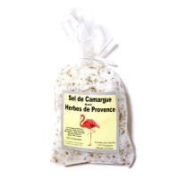 Un sel délicat des salins d'Aigues-Mortes aromatisé aux herbes de Provence. Le sel est originaire des salins d'Aigues-Mortes dans le Gard puis il est aromatisé dans l'atelier d'Eyguieres.